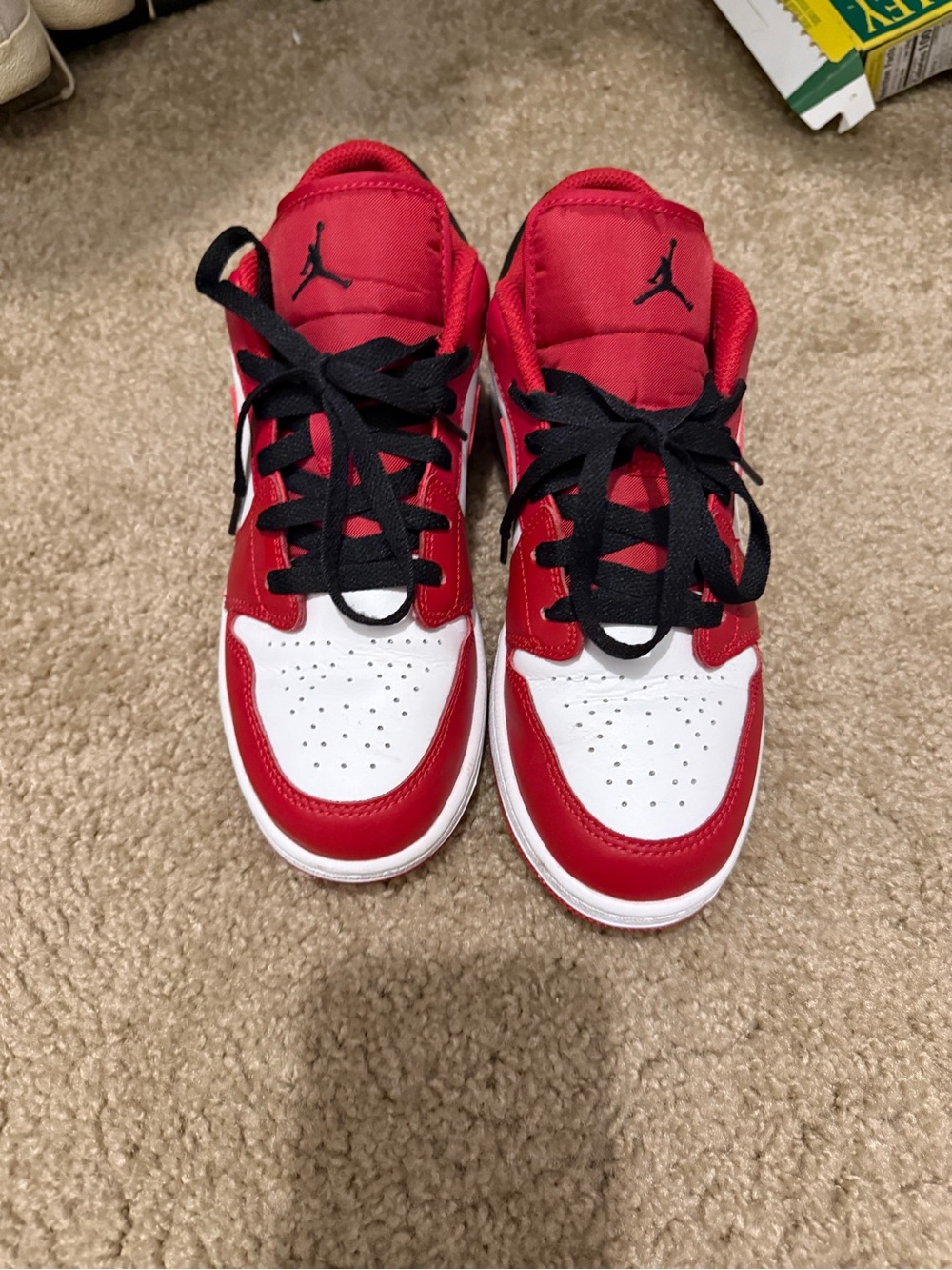 Jordan Kids Low-Top Sneakers in Red, White & Black